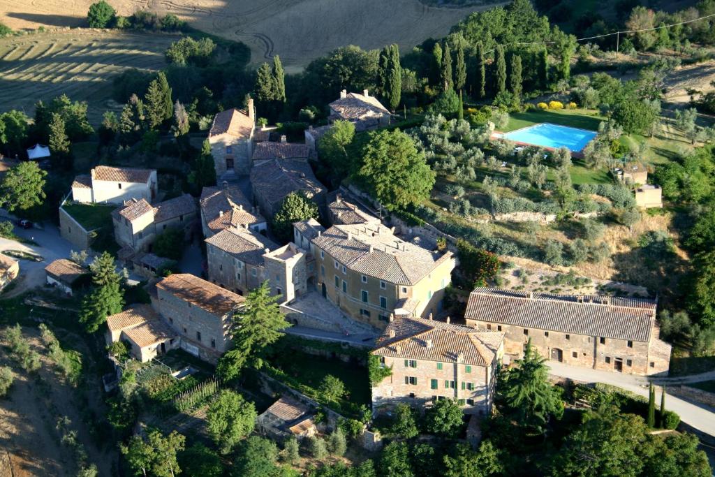 Borgo Lucignanello Bandini — Hotel in San Giovanni d'Asso