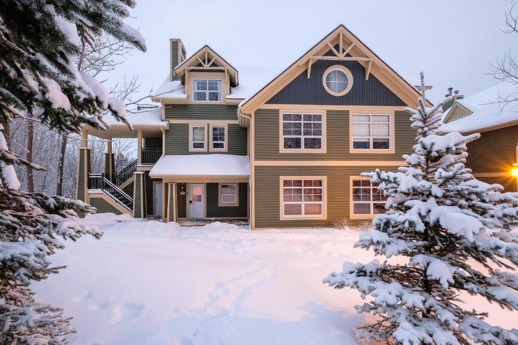 Tremblant Les Eaux by Rendez-Vous Mont-Tremblant, Mont-Tremblant