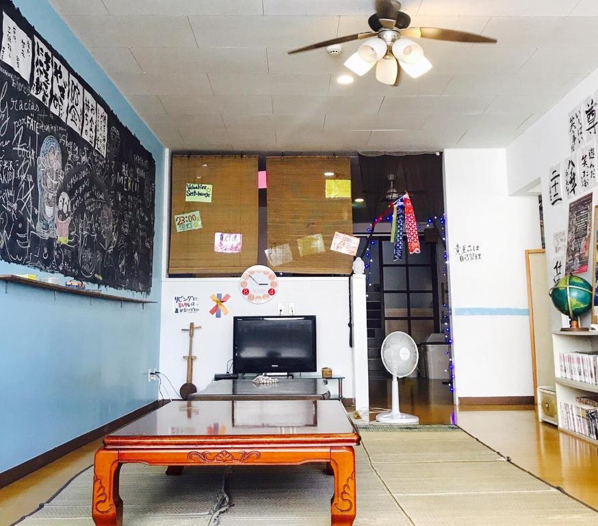 Okinawa Guest House Little Asia