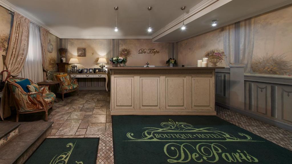 Front desk [24-hour]