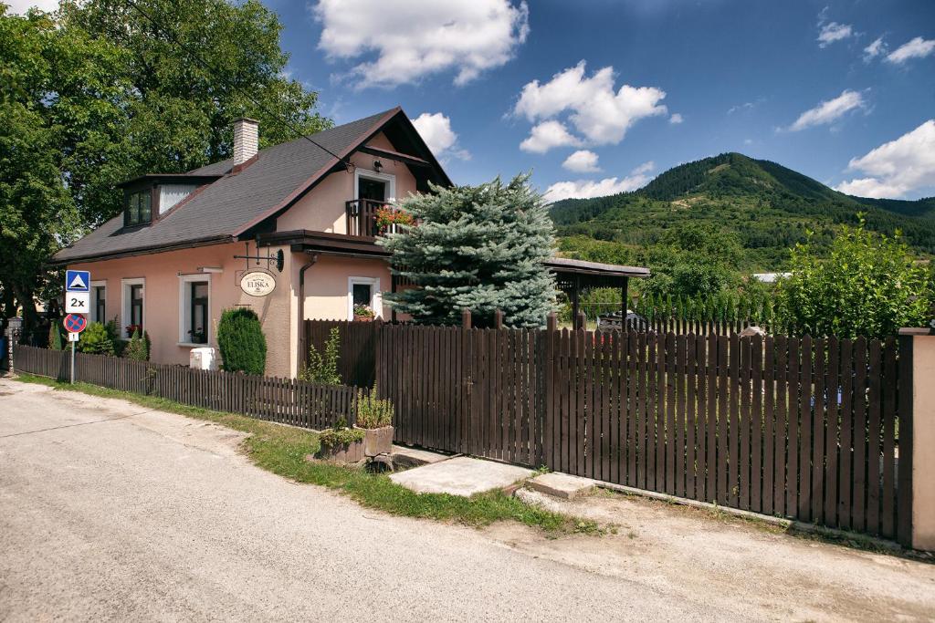 Prazdninovy dom Eliska*** — Hotel in Rajecká Lesná