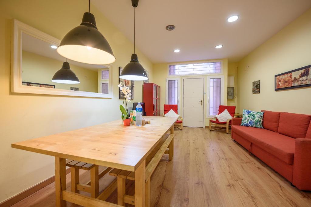 RamblasRentals Chic & Spacious Flat Pool Table 15M Ramblas - Parking - Wifi - 4