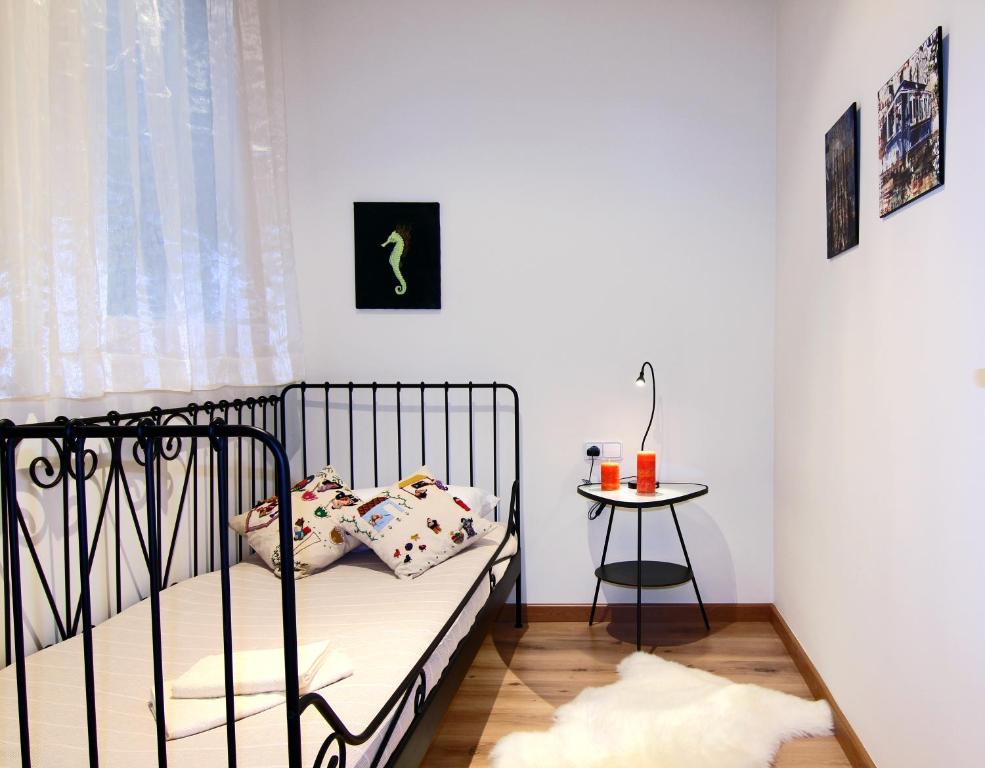 ClassBedroom Gaudí Apartments - 3