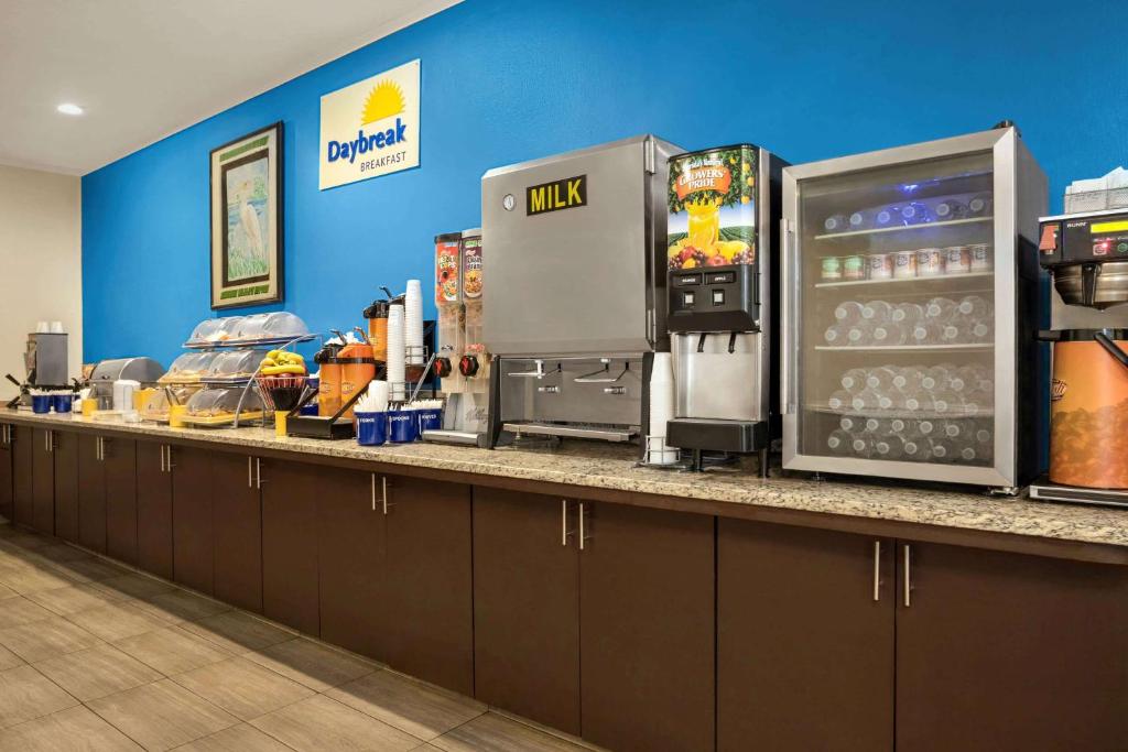 Days Inn by Wyndham Hardeeville/ I-95 State Line Photo 2