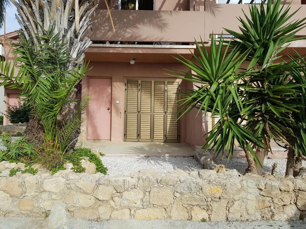 Ariadne apt 103 -300m from Lighthouse beach — Hotel in Paphos