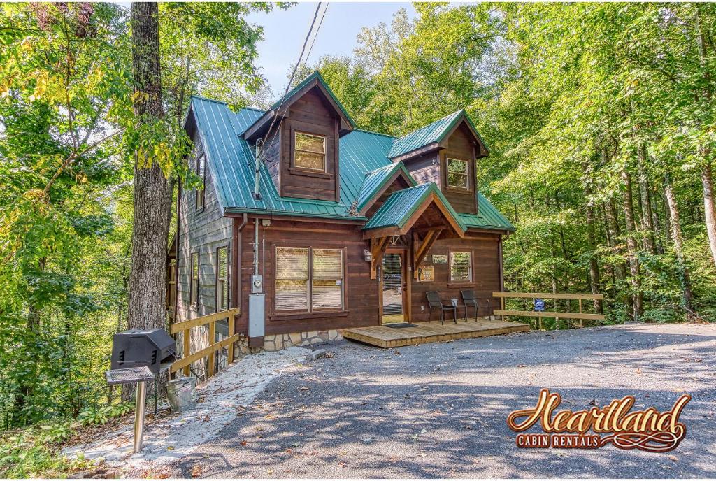 Naughty Pines, Pigeon Forge