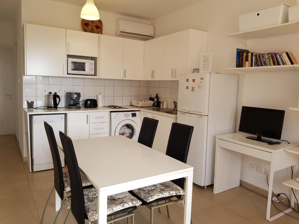 Ariadne apt 103 -300m from Lighthouse beach photo