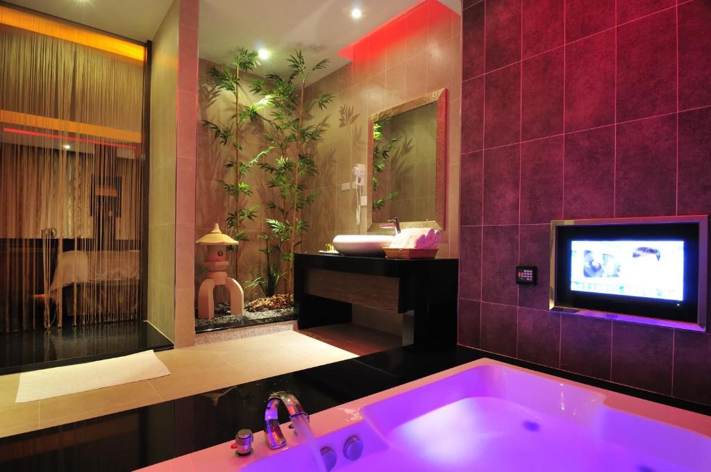 ワン プラス ワン ホテル (One Plus One Hotel)