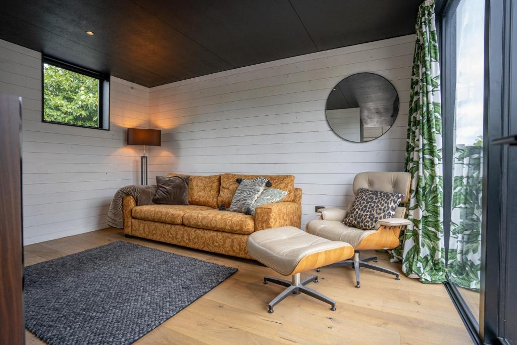 Eco Black Hut photo