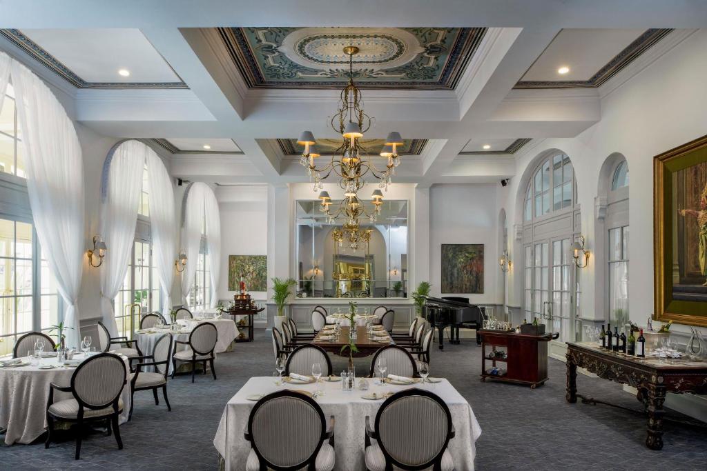 Restaurant, Raffles Hotel Le Royal in Phnom Penh