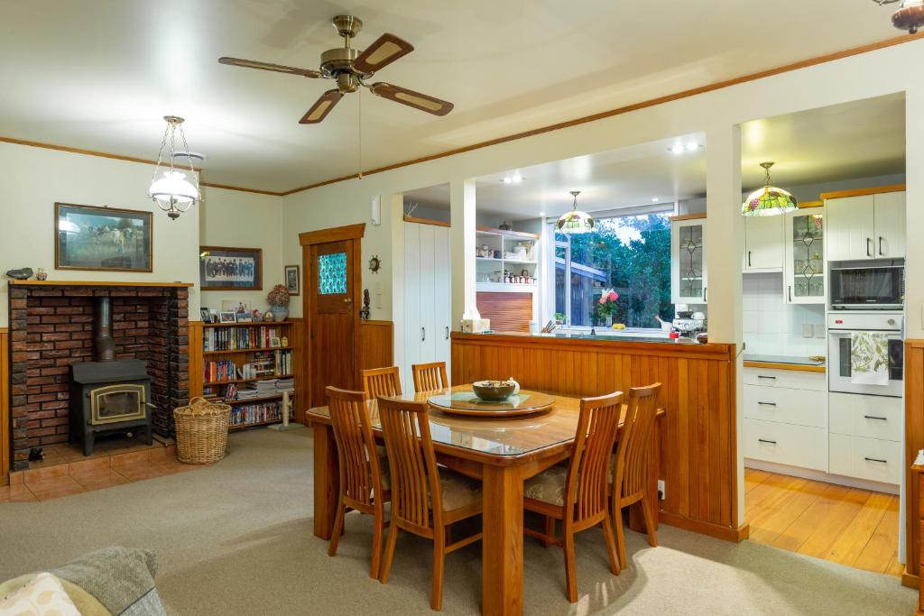 Food and beverages, Olde Mill House Bed & Breakfast and Cycle Hire in Blenheim