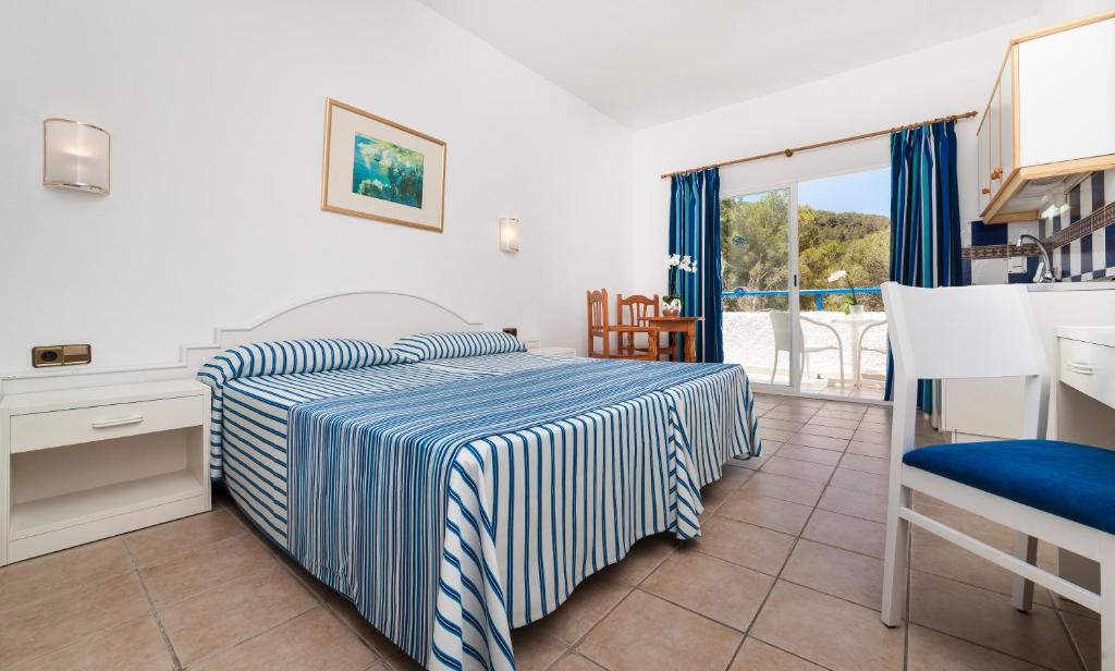 Globales Montemar — Hotel rooms in Santa Eulalia, Balearic Islands
