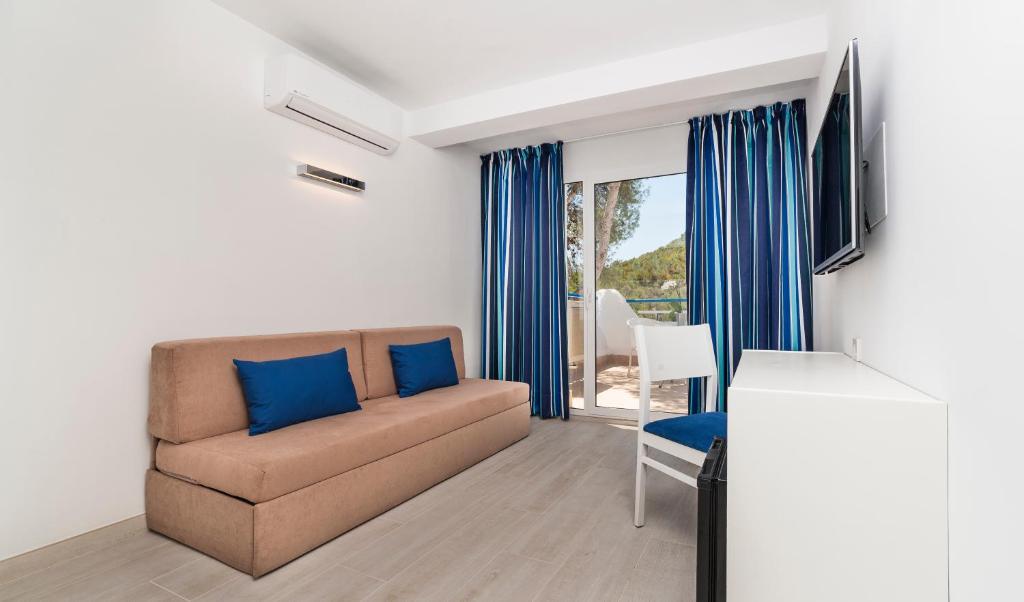 Globales Montemar — Hotel rooms in Santa Eulalia, Balearic Islands