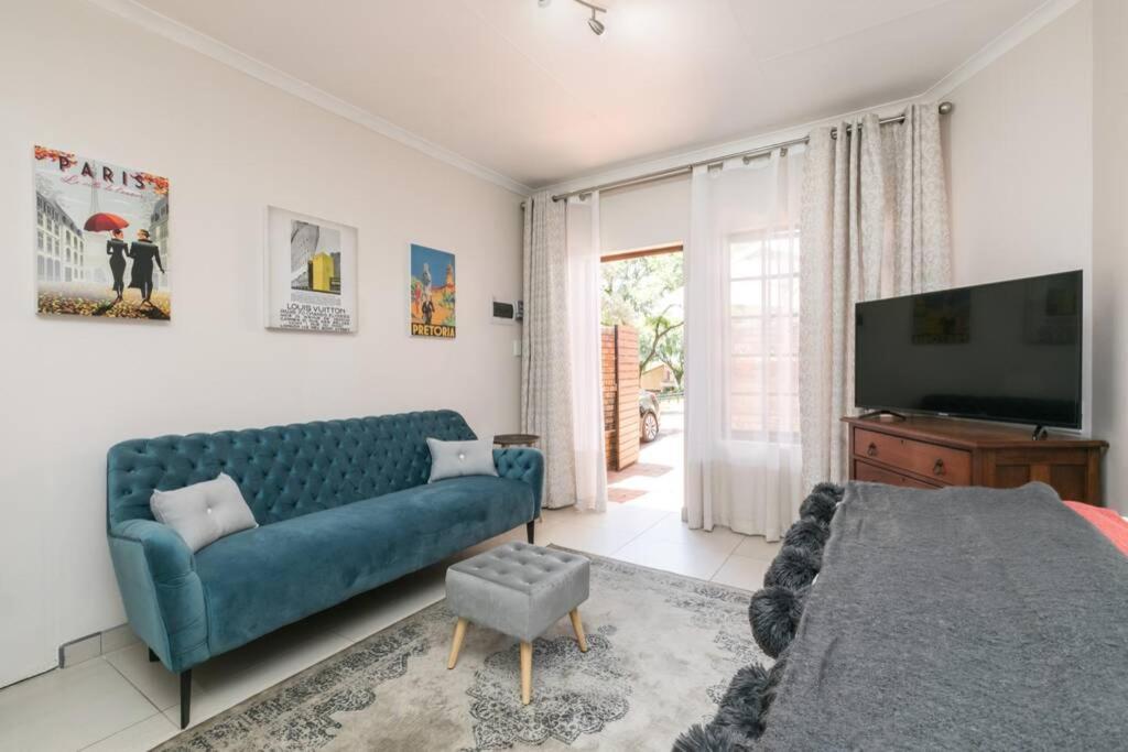 Retro Chic Bachelor Unit 3km to Menlyn — Hotel in Pretoria