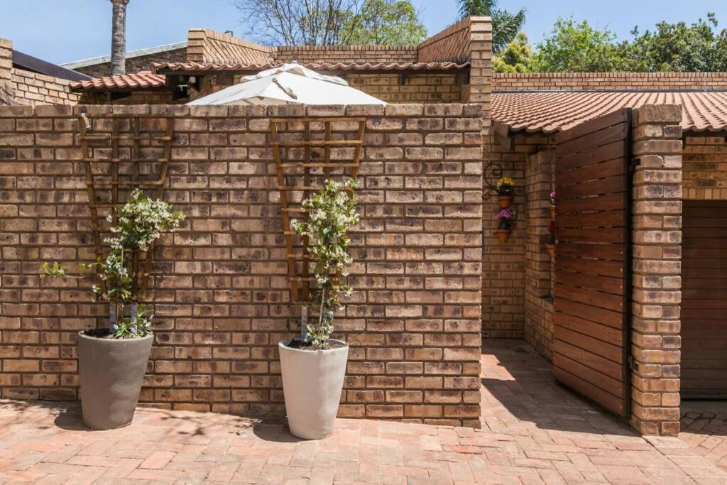 Retro Chic Bachelor Unit 3km to Menlyn photo