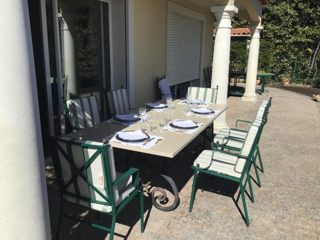 Luxurious sea view villa in Saint Paul de Vence 전경
