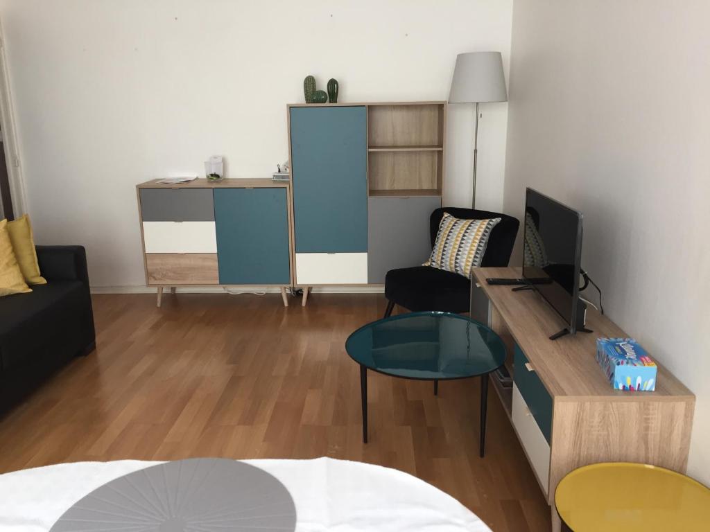 PETIT STUDIO SYMPA EN CENTRE VILLE - 5
