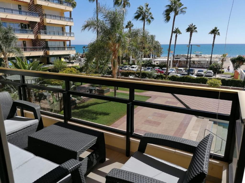 Esplendido APARTAMENTO, CARIHUELA EDIFICIO EL REMO, PRIMERA LÍNEA - 3