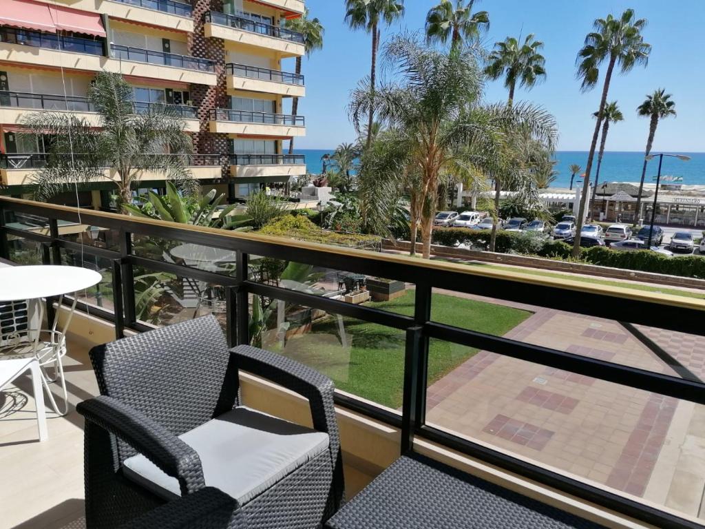 Esplendido APARTAMENTO, CARIHUELA EDIFICIO EL REMO, PRIMERA LÍNEA - 4