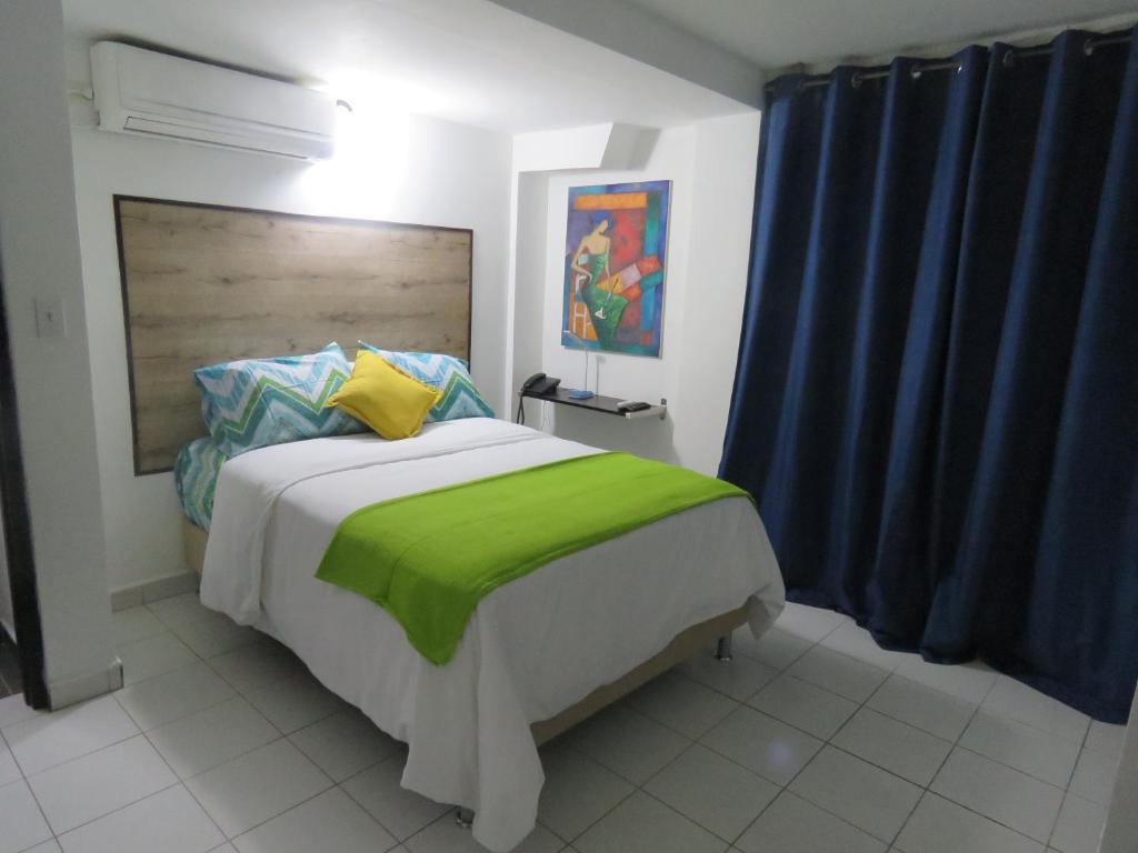 SERENADE Lodging Rooms — Hotel in Panama City
