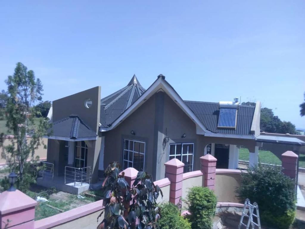 Penthouse Inn — Hotel in Adjumani