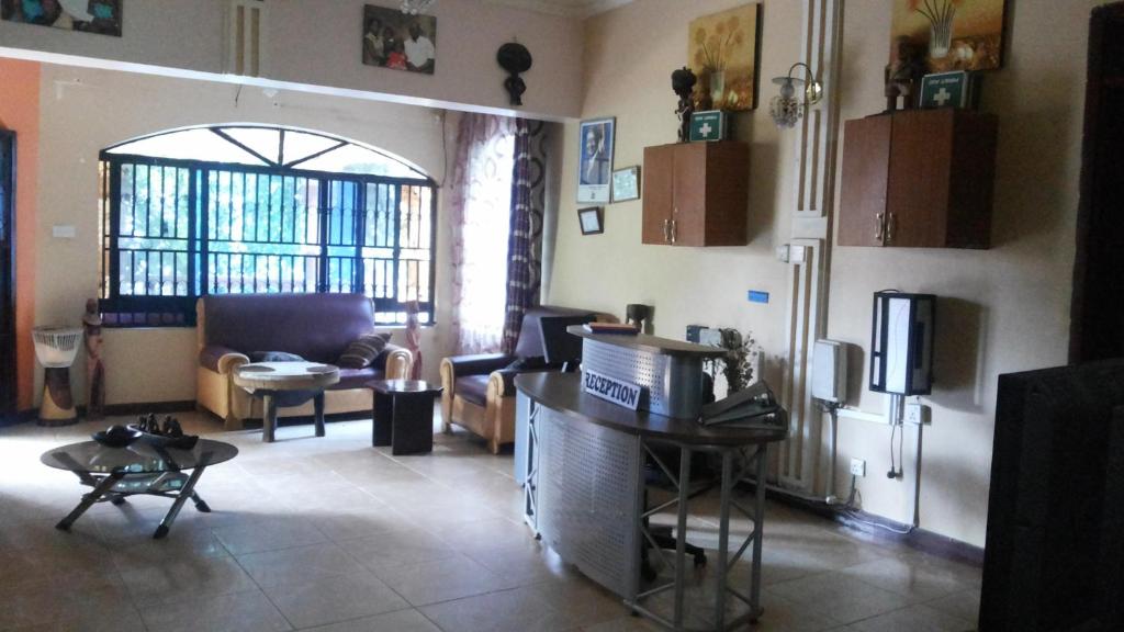 Penthouse Inn photo