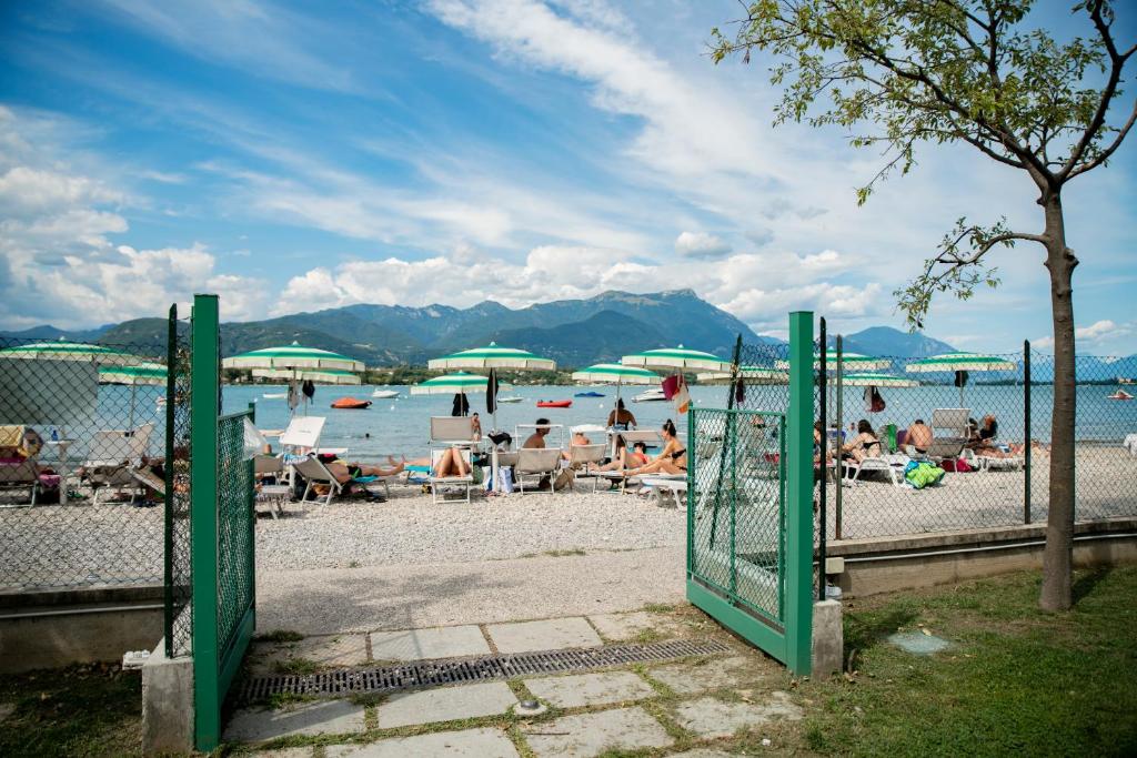 Albatross Mobile Homes on Camping Baia Verde 전경