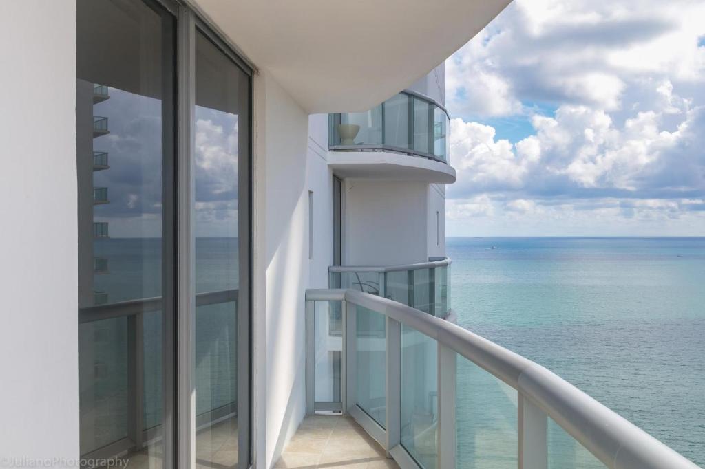 Ocean View 25th floor at Marenas Beach Resort by AmmosFL photo