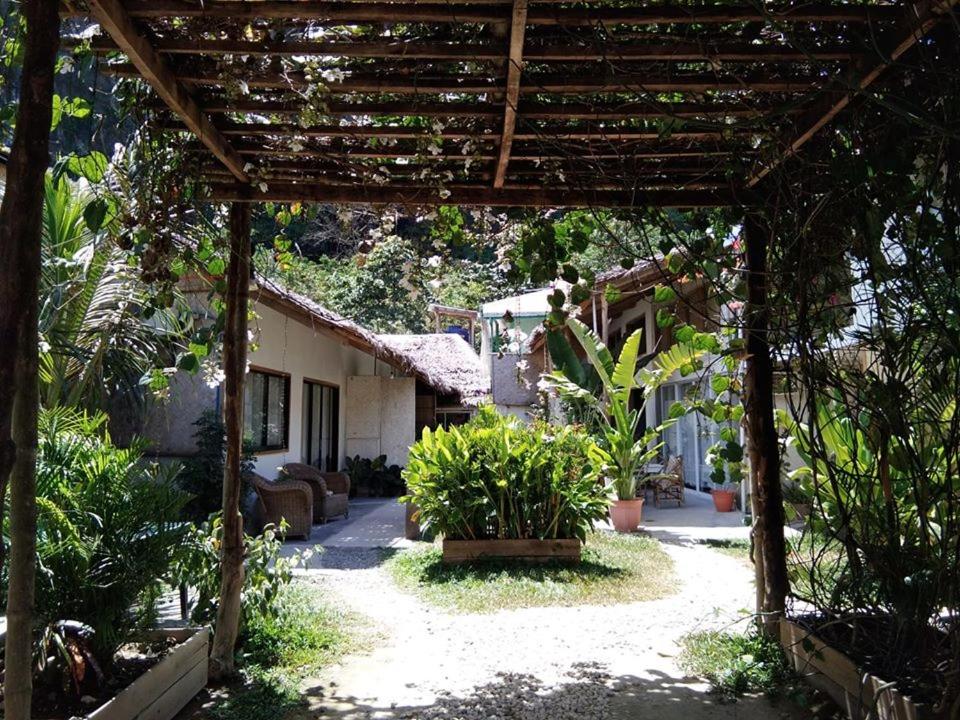 Garden loft 90sqm in the heart of El Nido- 2 bedrooms photo