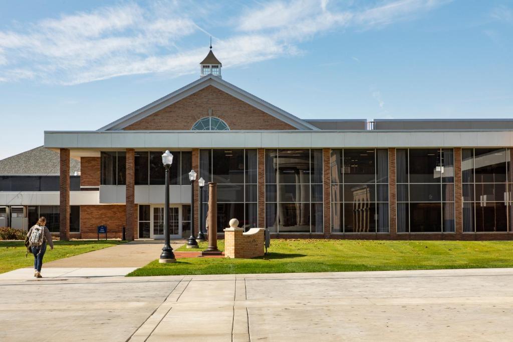 Hillsdale College Dow Hotel and Conference Center — Hotel in Hillsdale (MI)