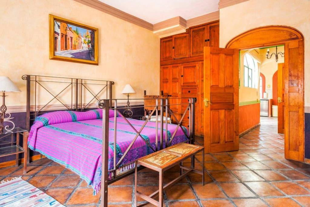 Great 2 Bedroom apt @ the middle of everything - 2