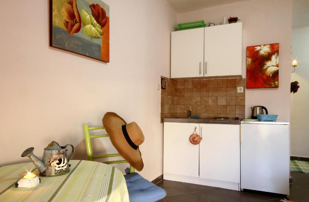 Lighthouse Apartments photo
