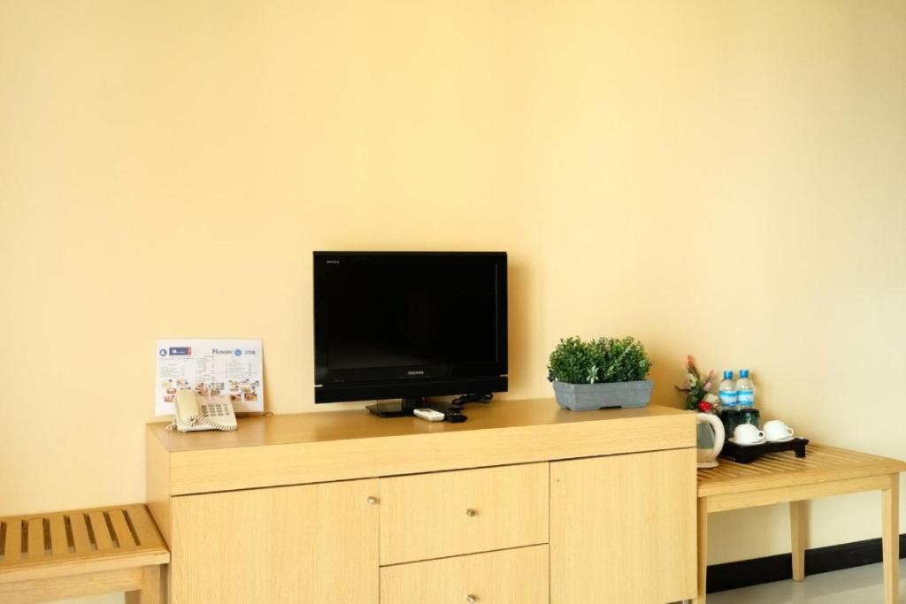 Shared lounge/TV area