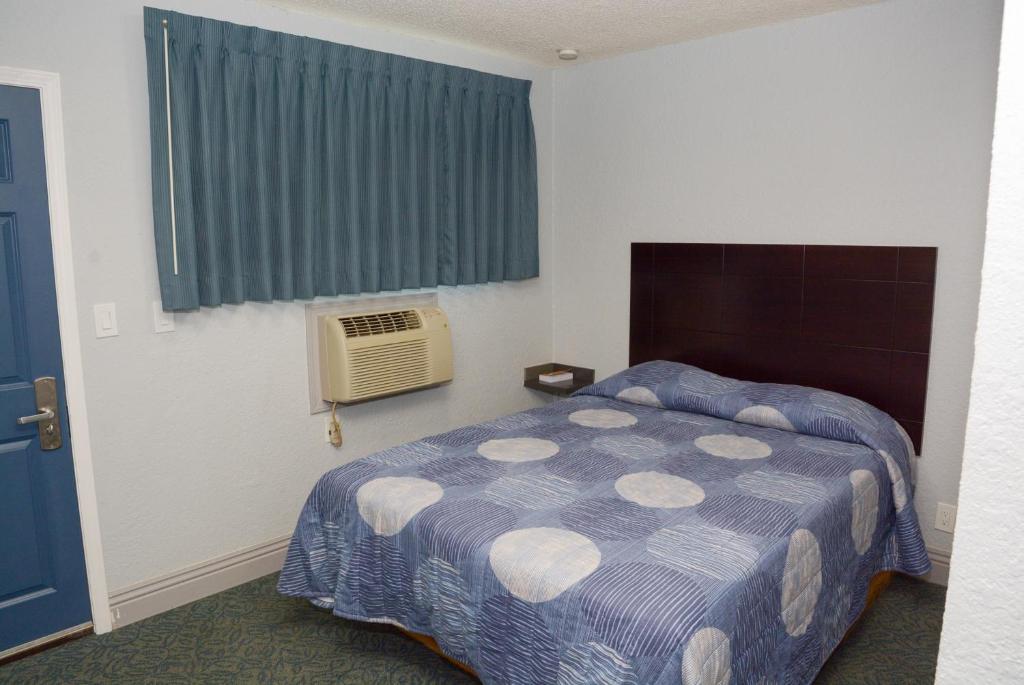 Comet Motel photo