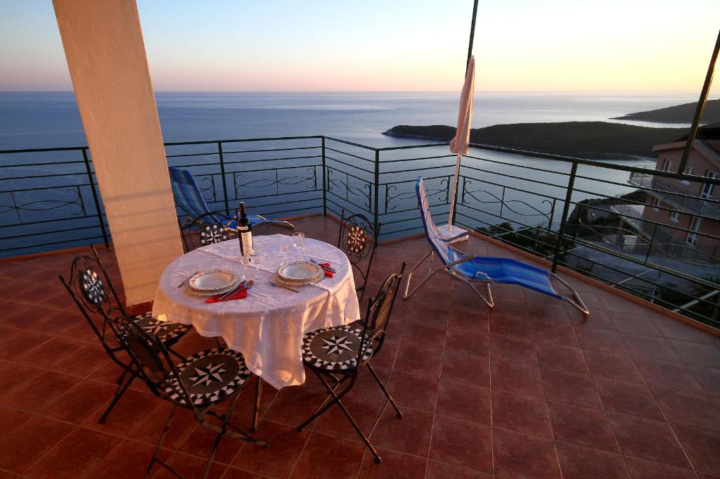 Lighthouse Apartments photo