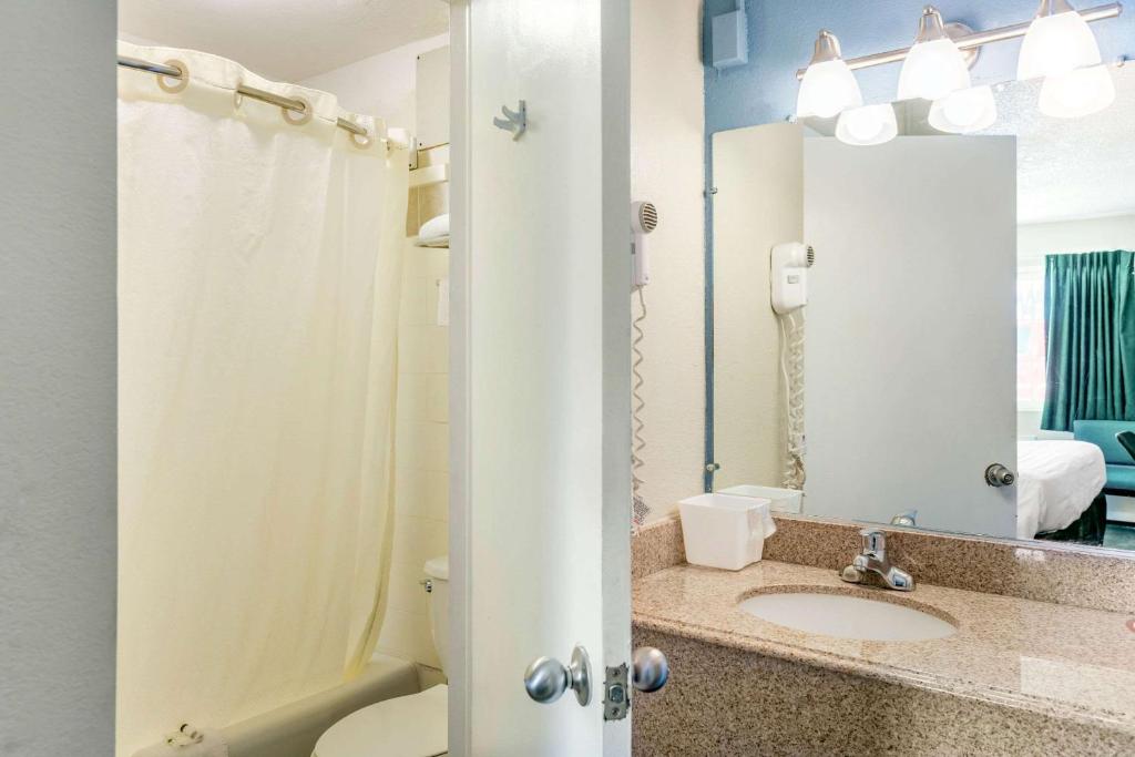 Rodeway Inn photo