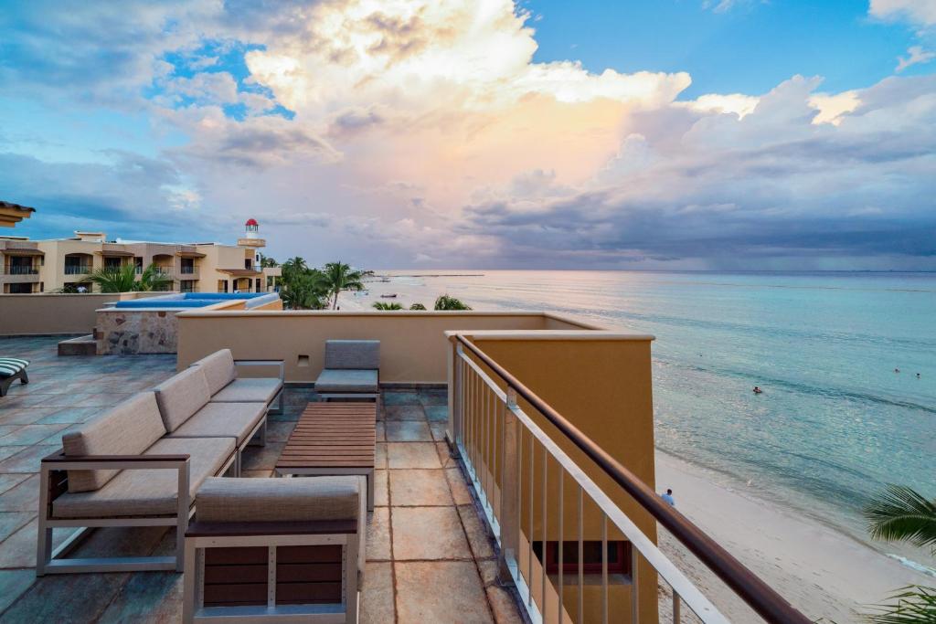 Penthouse Reef 401 - Beautiful Beachfront Ocean View - at El Faro photo