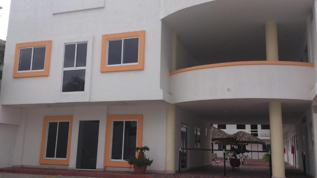 Hotel Albatros Palace — Hotel in Manzanillo