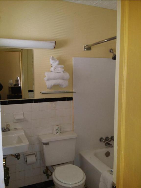 Loyalty Inn Rockingham photo