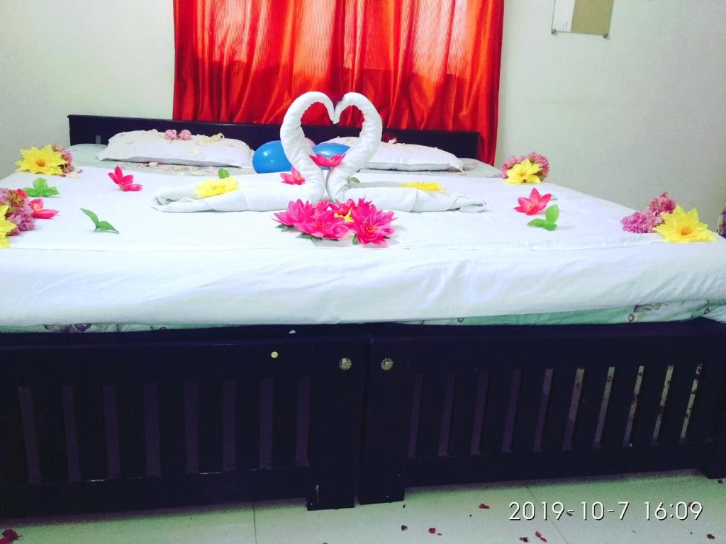 Skylarc Inn photo