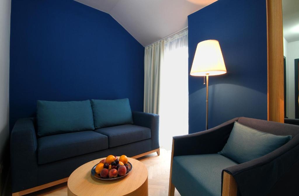 One-Bedroom Suite with Sea View (2-3 adults)