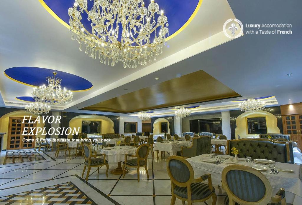 Restaurant, Buena Vista Luxury Resort in Jaipur
