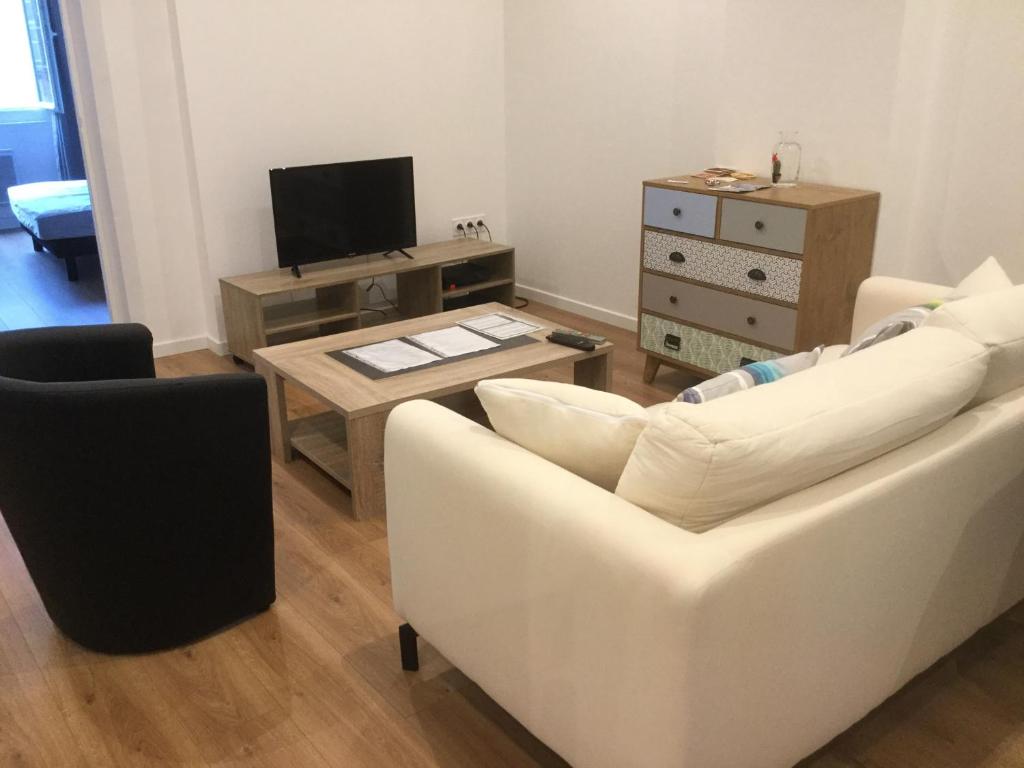 3 chambres en lit double, 6 personnes, dans appartement entièrement rénové, 70 m2 , WIFI,Climatisation, très calme , tout équipé,lit bébé - 4