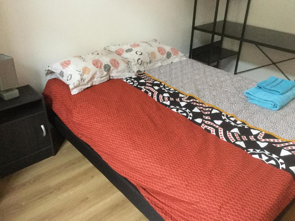 3 chambres en lit double, 6 personnes, dans appartement entièrement rénové, 70 m2 , WIFI,Climatisation, très calme , tout équipé,lit bébé - 3