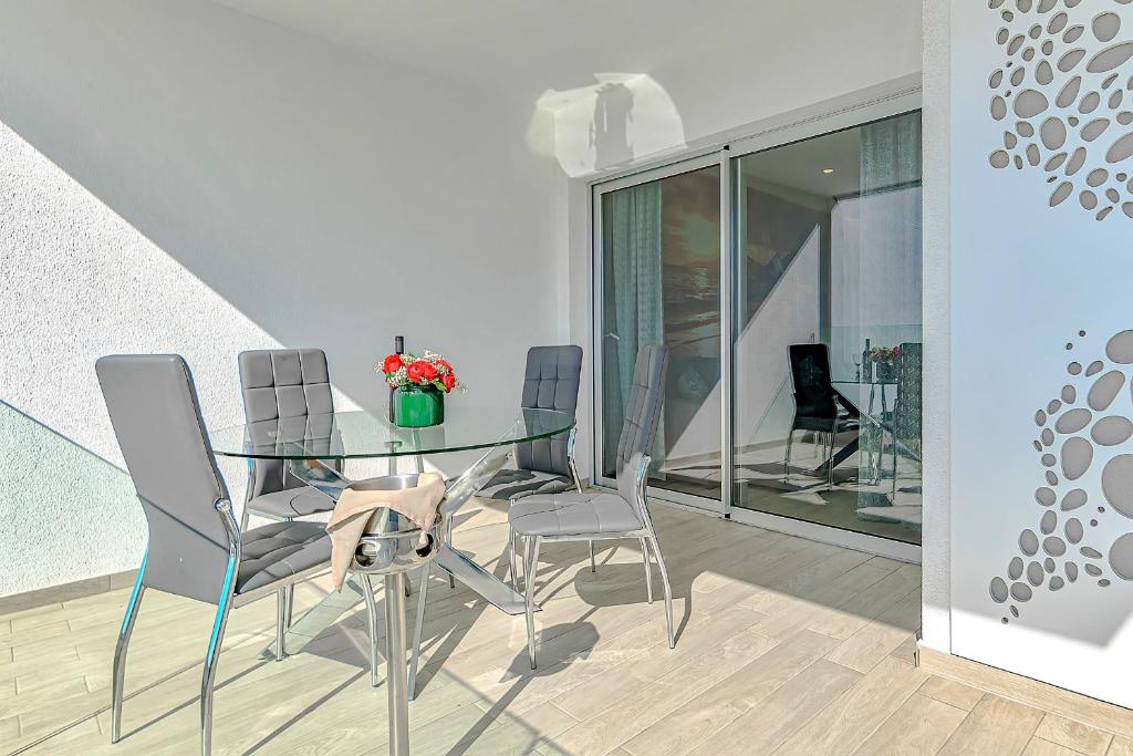 OCEAN GARDEN APARTMENT WITH SEAVIEW. - 4