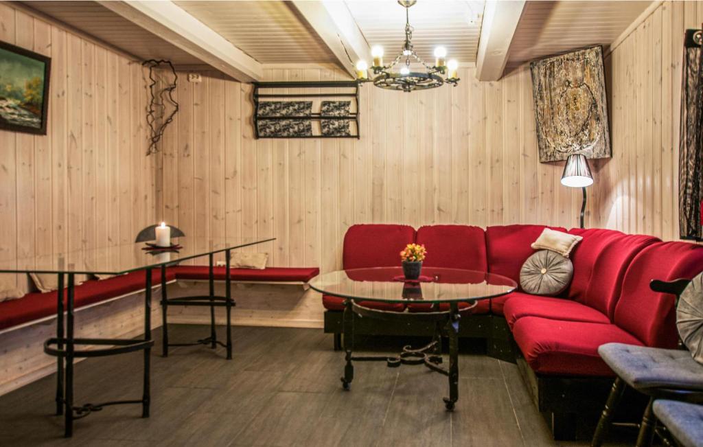 Stunning home in Røros w/ Sauna, WiFi and 2 Bedrooms photo