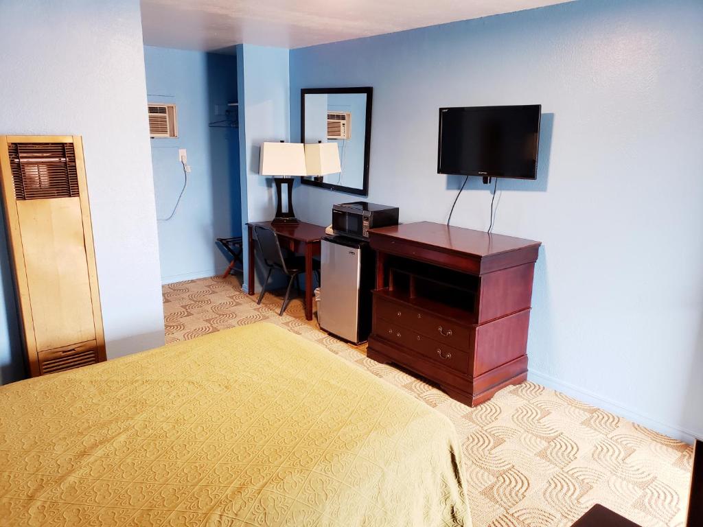 TRADE WINDS MOTEL photo