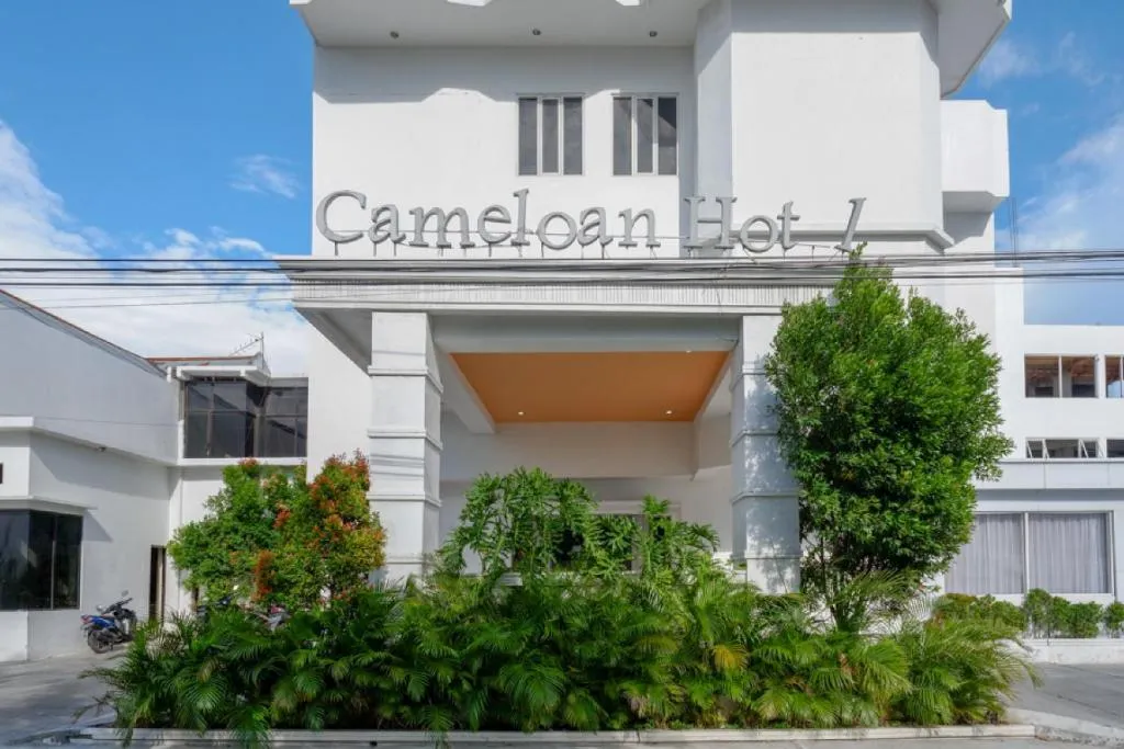 RedDoorz Plus @ Cameloan Hotel Palu, hotel in Palu