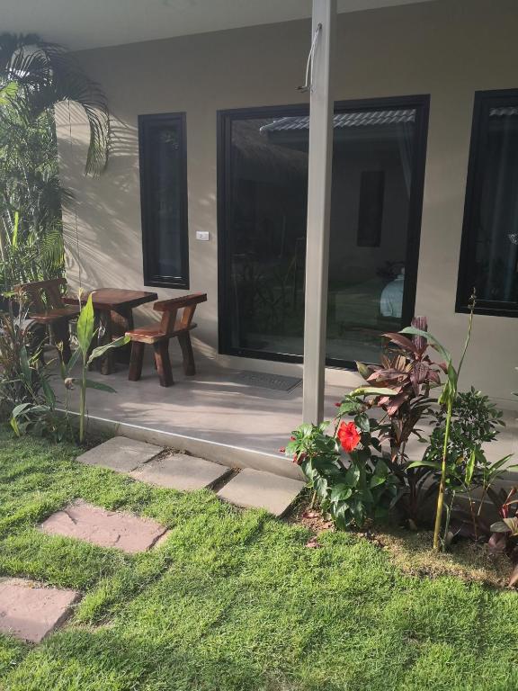 Tropical House​ photo