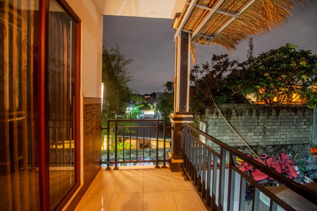 Putra Dadi Guest House photo